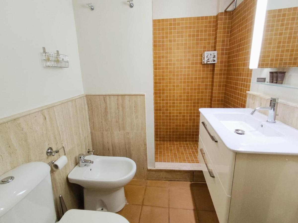 Homeyseville-Bright Apartment At Santa Cruz 4 Pax, Parking Optional Sevilha Exterior foto