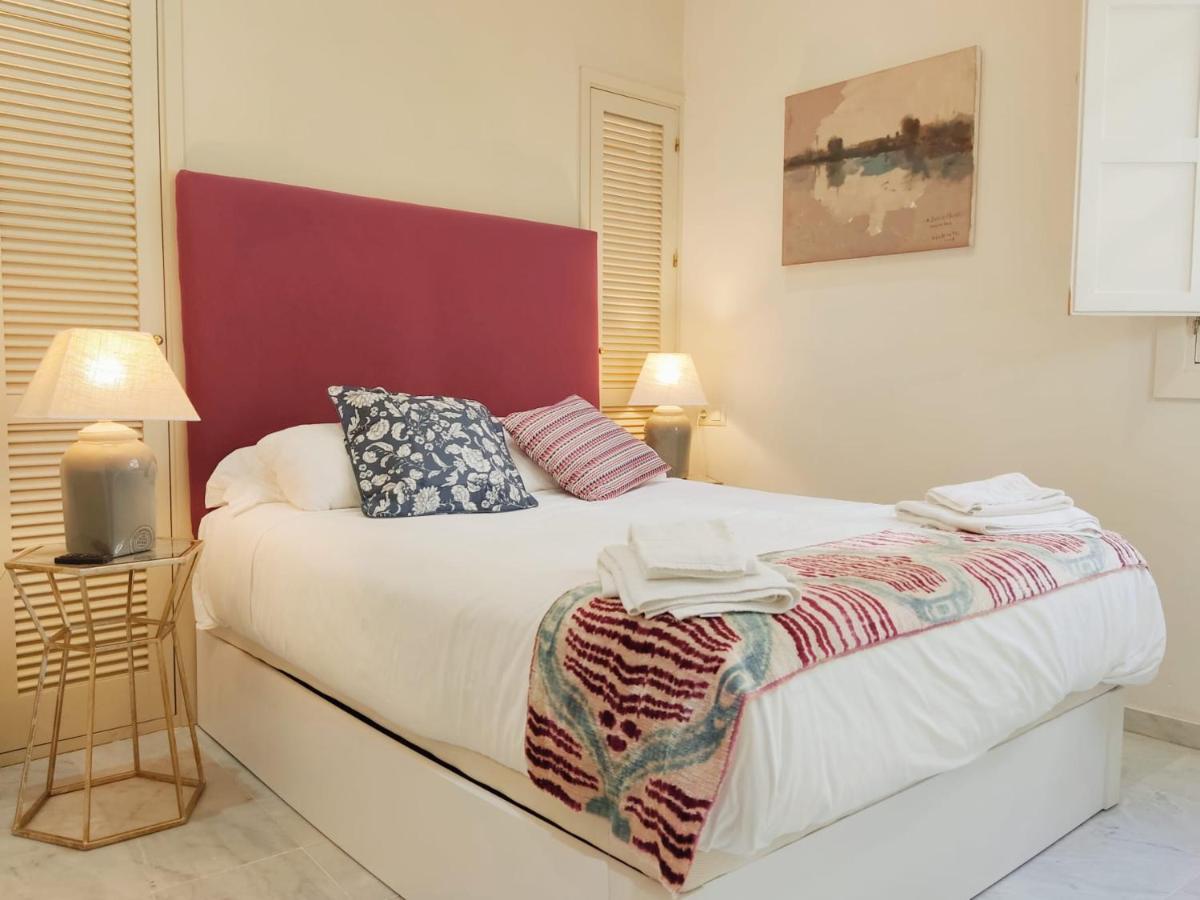 Homeyseville-Bright Apartment At Santa Cruz 4 Pax, Parking Optional Sevilha Exterior foto